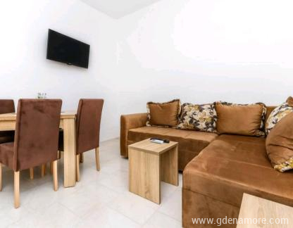 Guest House Ana, , alloggi privati a Buljarica, Montenegro - 20180717_093951